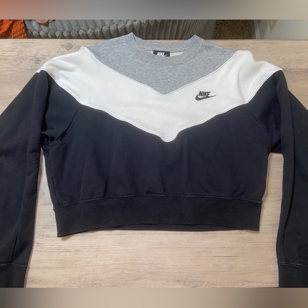 Nike Cropped Crewneck Sweatshirt